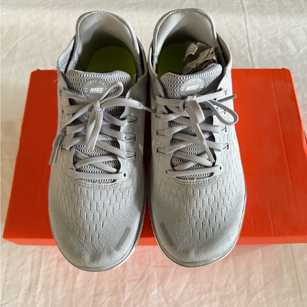 Nike Men's Gray Running Shoes